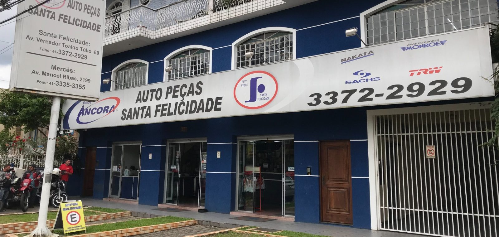 Fachada da loja de Santa Felicidade da Auto Peças Santa Felicidade na Av. Vereador Toaldo Túlio, 80